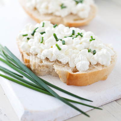 frisches Brot mit Quark / fresh bread with curd