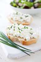 Brot mit Quark / bread with curd with herbs