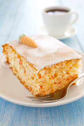 frischer Möhrenkuchen / fresh carrot cake