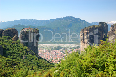 Kalampaka Town between two rocks with  Holy Trinity Monastery on