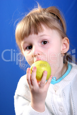 girl eat the apple