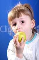 girl eat the apple
