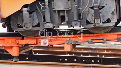 Loading the ballast tamper