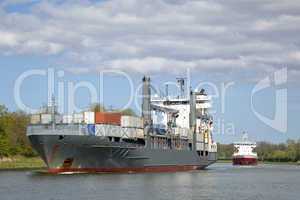 Containerschiff auf dem Nord-Ostsee-Kanal