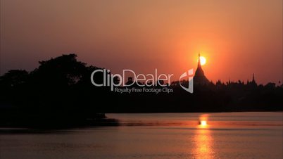 Shwedagon Pagoda sunset timelapse