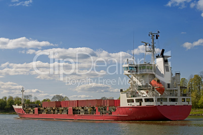 Containerschiff auf dem Nord-Ostsee-Kanal