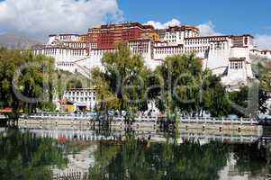 Landmark of the famous Potala Palace in Tibet