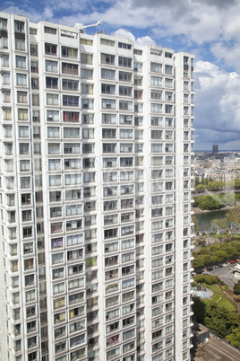 Hochhausfassade in Paris, Frankreich