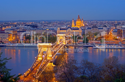 budapest chain bridge skyline