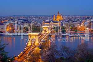 budapest chain bridge skyline