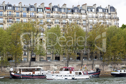 Hausboote auf der Seine,Wohngebäude an der Seine, Paris