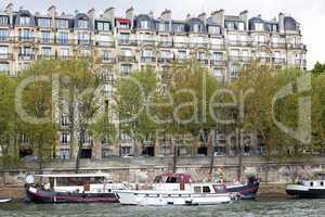 Hausboote auf der Seine,Wohngebäude an der Seine, Paris