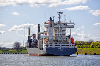 Containerschiff auf dem Nord-Ostsee-Kanal