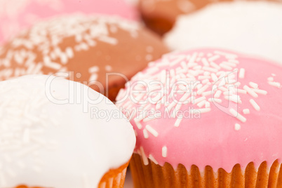 Many muffins with icing sugar