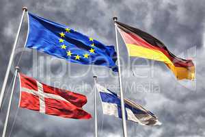 Flaggen Deutschland,Dänemark,Finnland,Europa vor dramatischem H