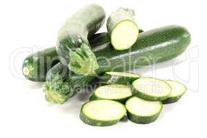 frische aufgeschnittene Zucchinis