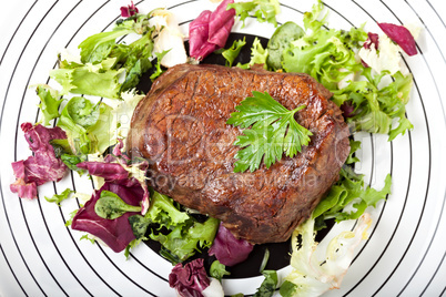 Steak vom Grill auf einem Teller