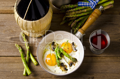 Asparagi with fried egg brown