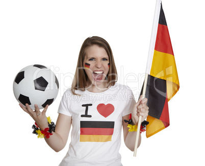 Frau zeigt deutsche Flagge und Fussball