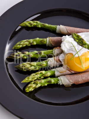 Asparagi with fried egg