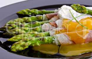 Asparagi with fried egg