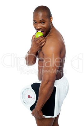 Young man enjoying fresh green apple