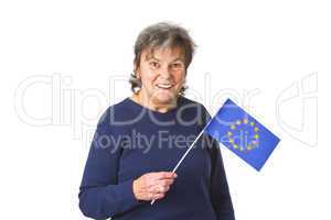 Seniorin mit Europaflagge