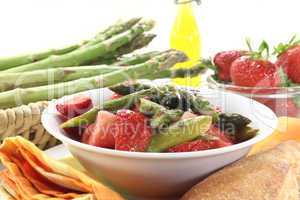 Spargel-Erdbeer-Salat