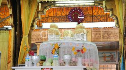 Buddhas inside Phaung Daw Oo pagoda