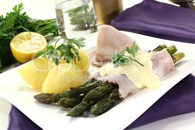 Spargel mit Kochschinken und Sauce Hollandaise