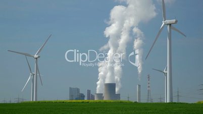 Symbol Energiewende - Windkrafträder gegen Kohlekraftwerk in 1080p