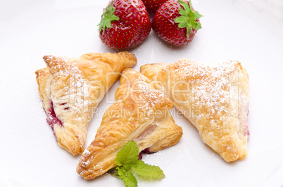 paffen gebäck hosentaschen mit erdbeere füllung