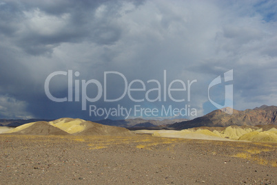 Light contrasts in the desert near Death Valley, California