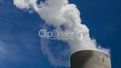 Power plant with huge cooling towers