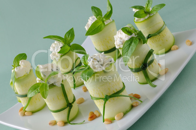 Rolls zucchini