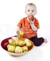 baby with apples