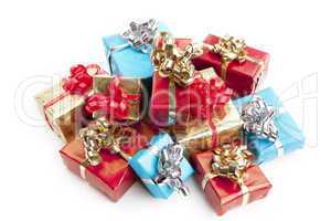 Bunte Geschenke zu Weihnachten und Geburtstag mit Textfreiraum f
