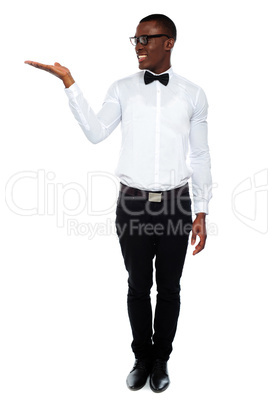 Smiling isolated man presenting copyspace