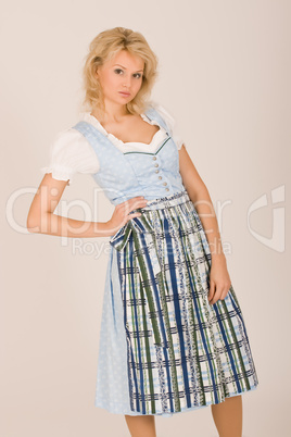 Bayerische  Schönheit in Tracht