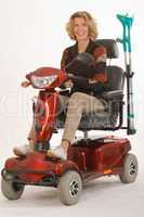 Behinderte ältere Frau