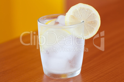 water with ice and lemon on the table