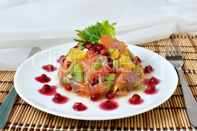 Salmon salad with fruit