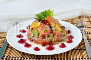 Salmon salad with fruit