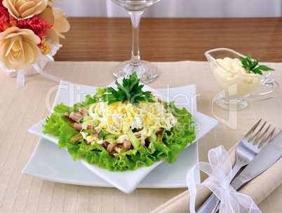 Salad with ham, cucumber, egg under the chips