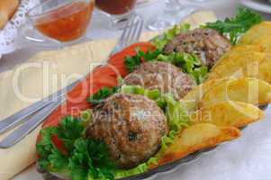Meatballs with herbs and potatoes