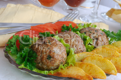 Meatballs with herbs and potatoes