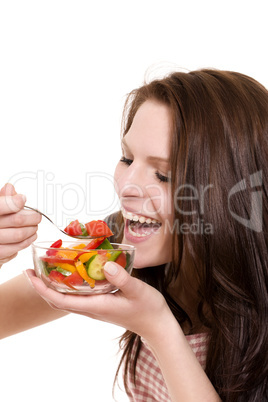 glückliche frau beim salat essen