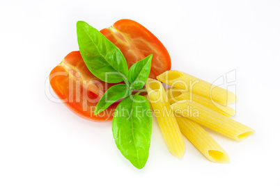 Pens pasta with tomatoes and basil