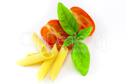 Pens pasta with tomatoes and basil