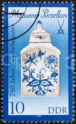 Postage stamp GDR 1989 Tea Caddy, Meissen Porcelain